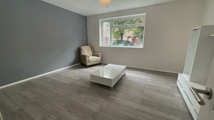 1 Bedroom Flat To Rent In Dale Court, Upper Clapton, E5