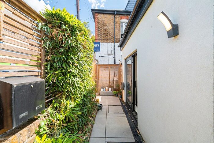 1 Bedroom Property To Rent In Talbot Road, Isleworth, TW7