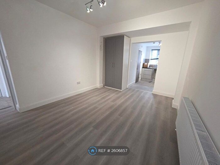 Studio To Rent In Ashurst Drive, Ilford, IG6