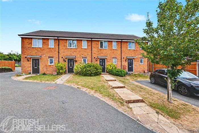 2 Bedroom Terraced House For Sale In Dray Gardens, Luton, Bedfordshire, LU3