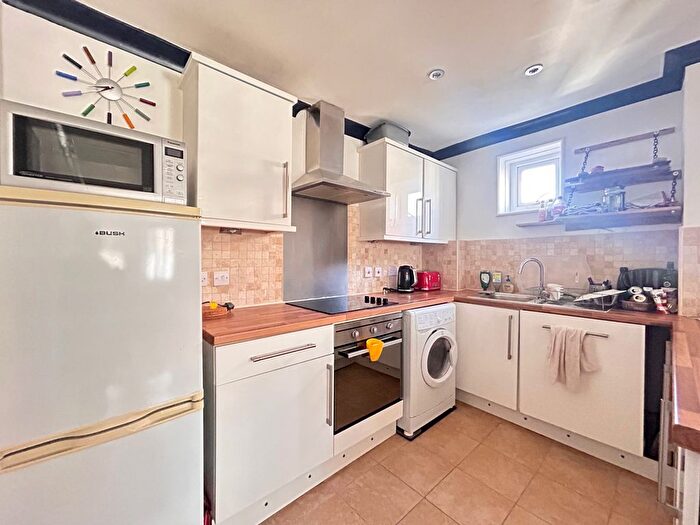 1 Bedroom Flat To Rent In Upper Rock Gardens, Brighton, BN2
