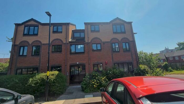 2 Bedroom Flat To Rent In Ashton Croft, Birmingham, West Midlands, B16