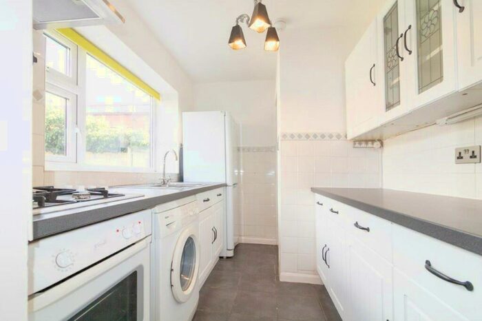 2 Bedroom Flat To Rent In Earlsdon Avenue South, Earlsodn, Coventry, CV5
