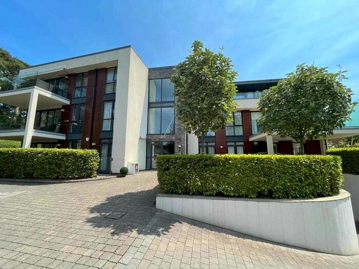 2 Bedroom Flat To Rent In Flat, Haven Road, Poole, BH13