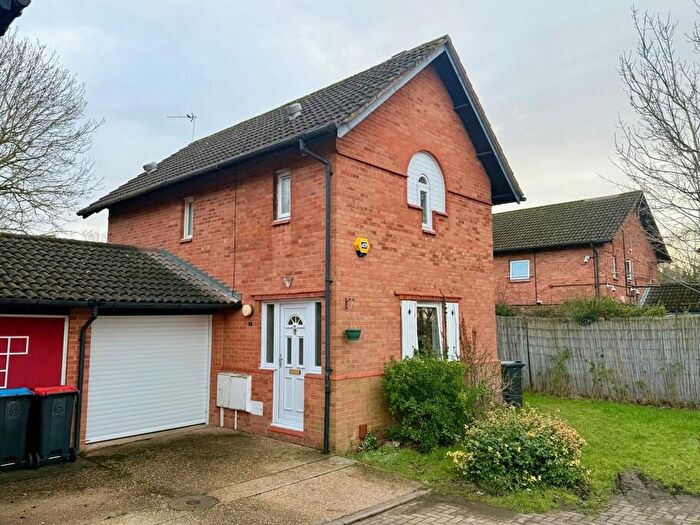 3 Bedroom Link Detached House To Rent In Houghton Court, Great Holm, MK8
