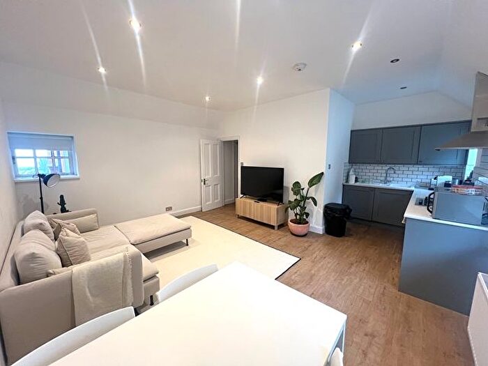 2 Bedroom Flat To Rent In Grand Avenue, Hove, BN3