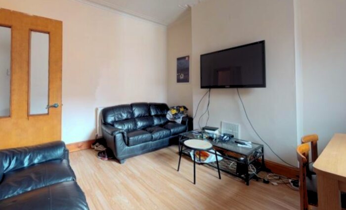 7 Bedroom House To Rent In Manor Drive, Leeds, West Yorkshire, LS6