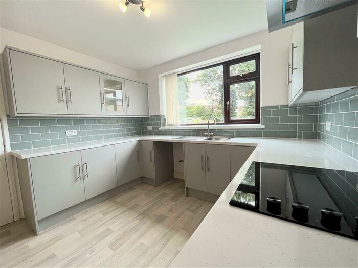 3 Bedroom House To Rent In Heol Gwyrosydd, Penlan, Swansea, SA5