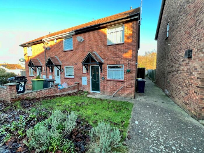 3 Bedroom End Of Terrace House To Rent In Romsey Close, Hockley, Essex SS5