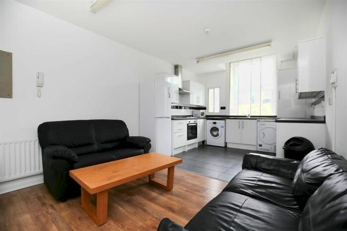 4 Bedroom Flat To Rent In Phoenix Road, London, NW1