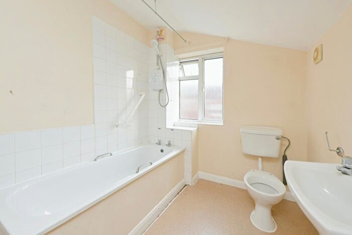 2 Bedroom Terraced House For Sale In Hampton Street, Northampton, NN1