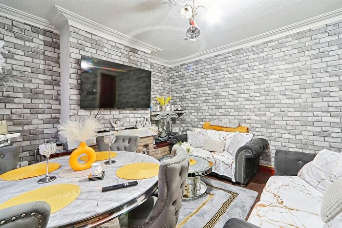 2 Bedroom Terraced House For Sale In Whingate Grove, Leeds, LS12