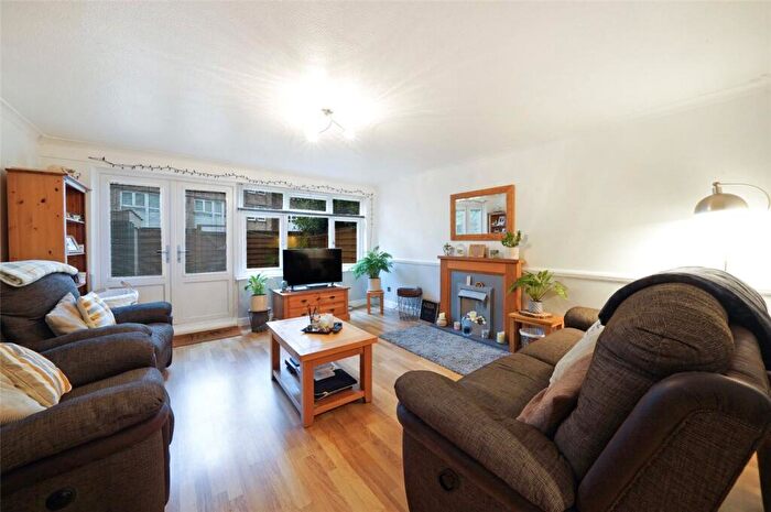 3 Bedroom Maisonette For Sale In Hilldrop Crescent, London, N7