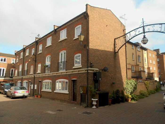 3 Bedroom Flat To Rent In Maple Mews, London, NW6