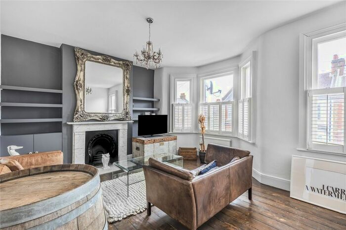 3 Bedroom Flat To Rent In Glenelg Road, London, SW2