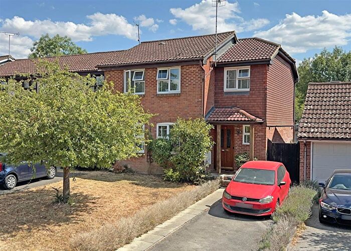 4 Bedroom Semi Detached House For Sale In Kings Mead, South Nutfield, Redhill, RH1