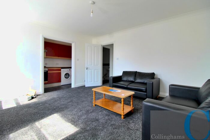 3 Bedroom Flat To Rent In Dafforne Road, Tooting, SW17