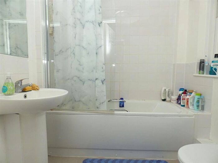 3 Bedroom Flat To Rent In Sandgate Road, Folkestone, CT20
