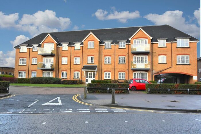 2 Bedroom Flat To Rent In St. Albans Road, Garston, Watford, WD25
