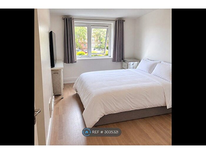 2 Bedroom Flat To Rent In Sutton Way, London, W10