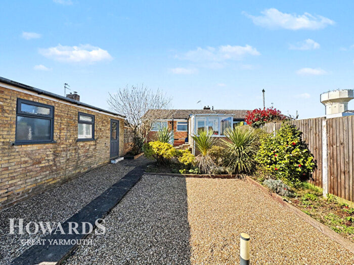 3 Bedroom Semi-Detached Bungalow For Sale In St Andrews Close, Caister-on-Sea, NR30