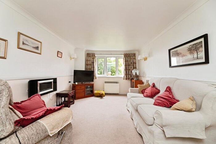1 Bedroom Apartment For Sale In New Jubilee Court, Woodford Green, IG8