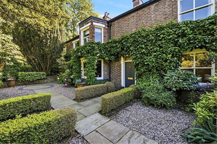 4 Bedroom House For Sale In Bollin Grove, Prestbury, SK10