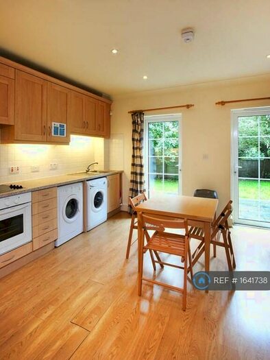 4 Bedroom Flat To Rent In St. Catherines Court, Winchester, SO23