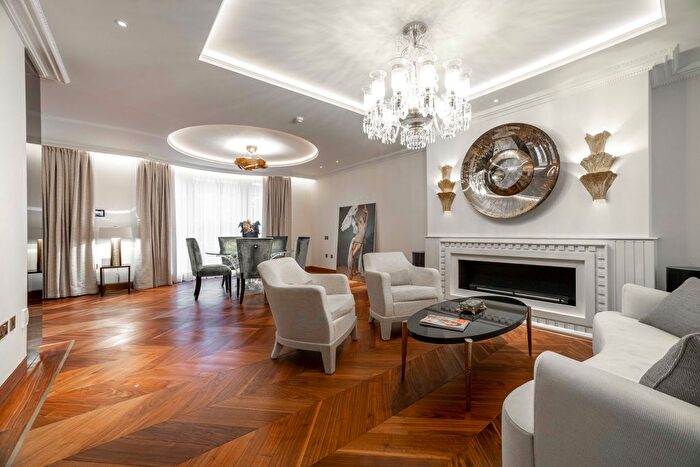 5 Bedroom Town House To Rent In Somerset Square, Kensington, London, W14