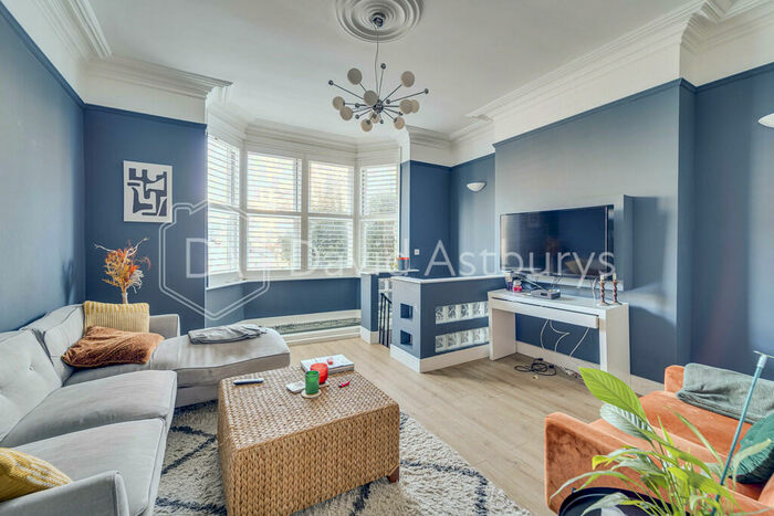 3 Bedroom Apartment To Rent In Archway Road, Highgate, London, N6