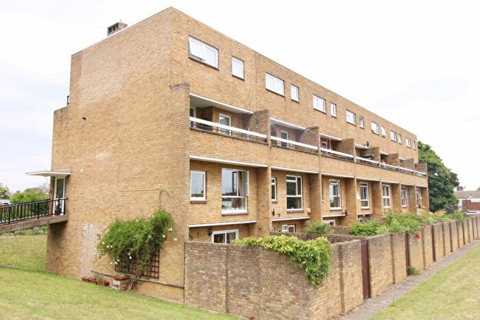 2 Bedroom Maisonette For Sale In Hayesford Park Drive, Bromley, BR2