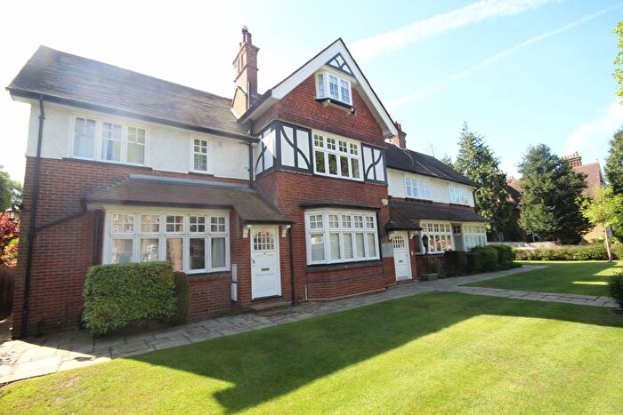 1 Bedroom Flat To Rent In Lovelace Road, Surbiton, KT6