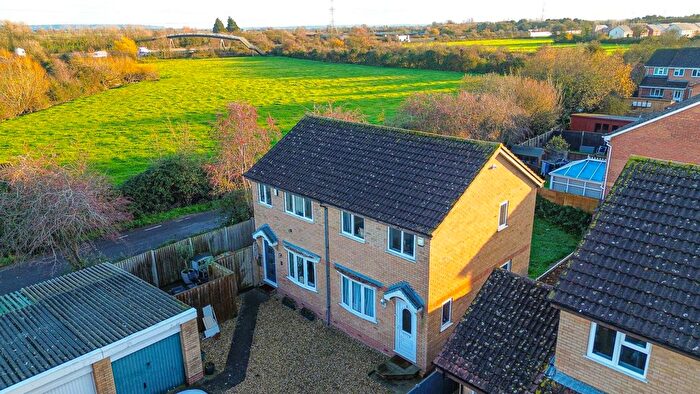 3 Bedroom Semi Detached House To Rent In Plum Tree Close, Bridgwater, TA6