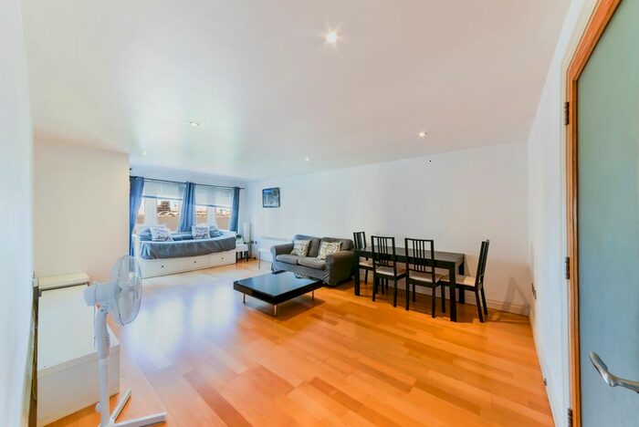 3 Bedroom Flat To Rent In St. David's Square, Isle Of Dogs, Docklands, E14