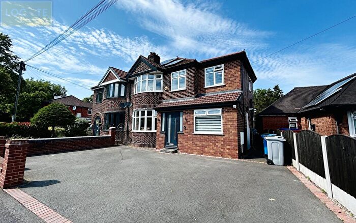 4 Bedroom Semi-Detached House For Sale In Flixton Road, Urmston, M41