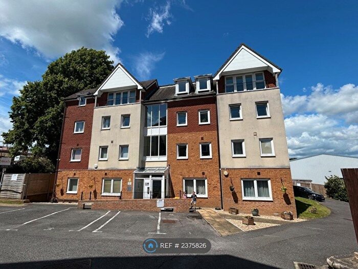 2 Bedroom Flat To Rent In Marion House, Park Gate, Southampton, SO31