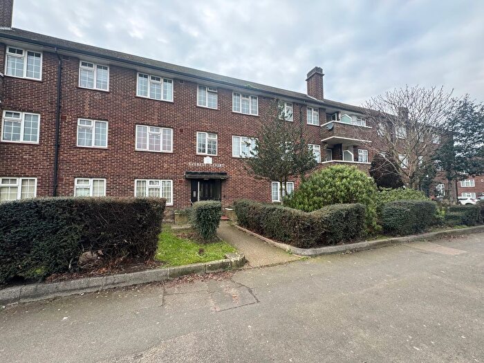 3 Bedroom Flat To Rent In Mottingham Road, London, SE9