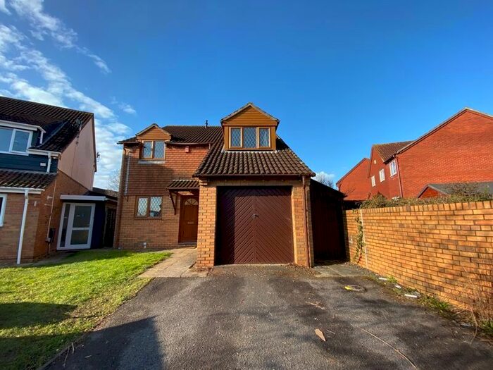 4 Bedroom Detached House To Rent In Oaktree Crescent, Bradley Stoke, Bristol, BS32
