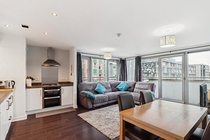 2 Bedroom Flat For Sale In George Street, Merchant City, G1