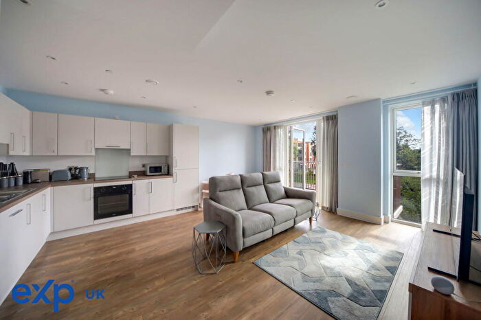 1 Bedroom Flat For Sale In Silverfern Court, Greenstone Walk, RM13