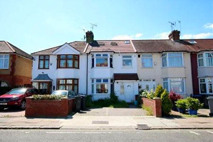 6 Bedroom Terraced House To Rent In Berkeley Road, Kingsbury, NW9