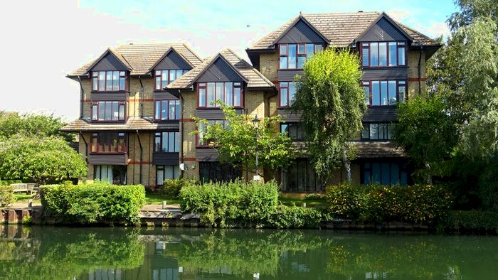 2 Bedroom Flat To Rent In Lygean Avenue, Star Street, Ware, SG12