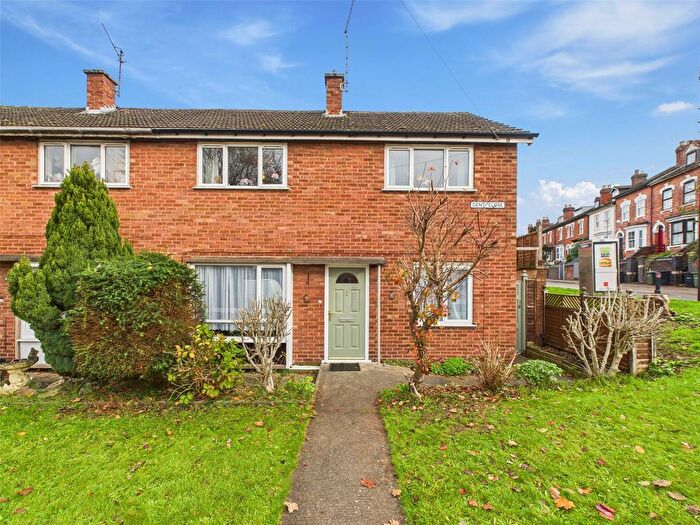 3 Bedroom Semi Detached House For Sale In Dent Close, Worcester, Worcestershire, WR5