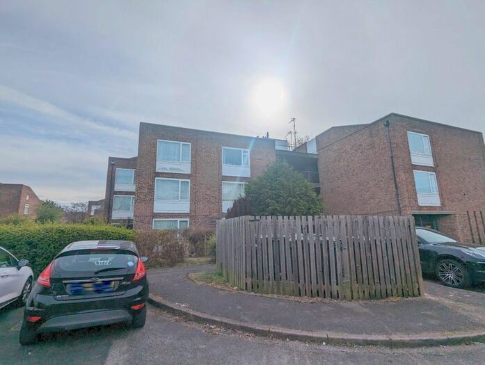 1 Bedroom Flat To Rent In Douglas Road, Stanwell, Staines, TW19