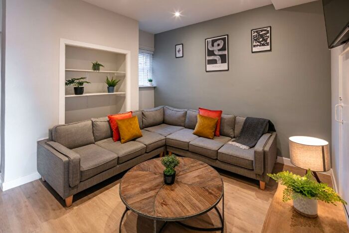 6 Bedroom Terraced House To Rent In Dalton Street, Cardiff, CF24