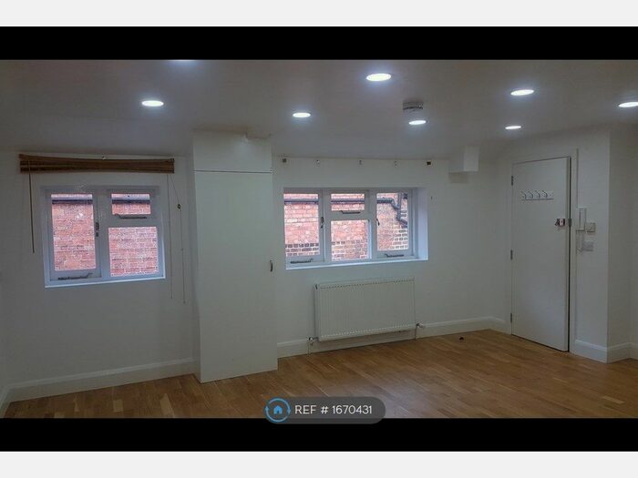 2 Bedroom Flat To Rent In Kingsbury, Aylesbury, HP20