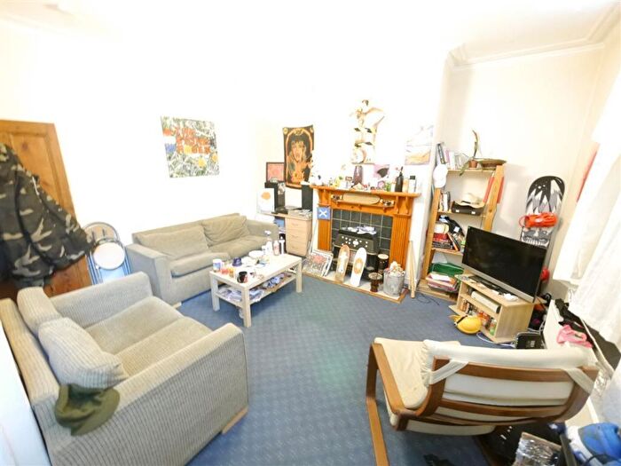 2 Bedroom Terraced House To Rent In Thornville Grove, Leeds, LS6