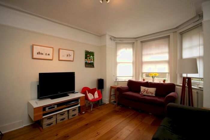 3 Bedroom Flat To Rent In Queen's Club Gardens, London, W14