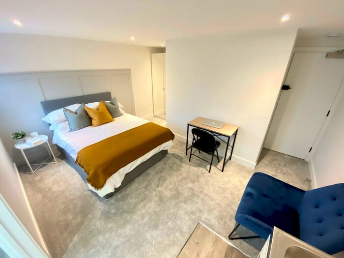 Apartment To Rent In Ash Road, Guildford, GU12