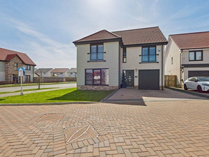6 Bedroom Detached House For Sale In Buchan Square, East Calder, West Lothian, EH53